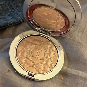 Dior Radiant Gold Highlighter